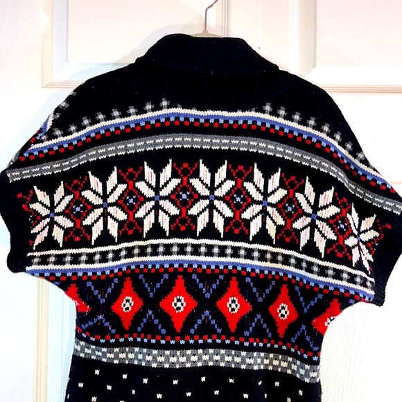 Tommy Hilfiger Sweater Vest. Size: Medium. Looks Brand New. - Picture 5 of 13